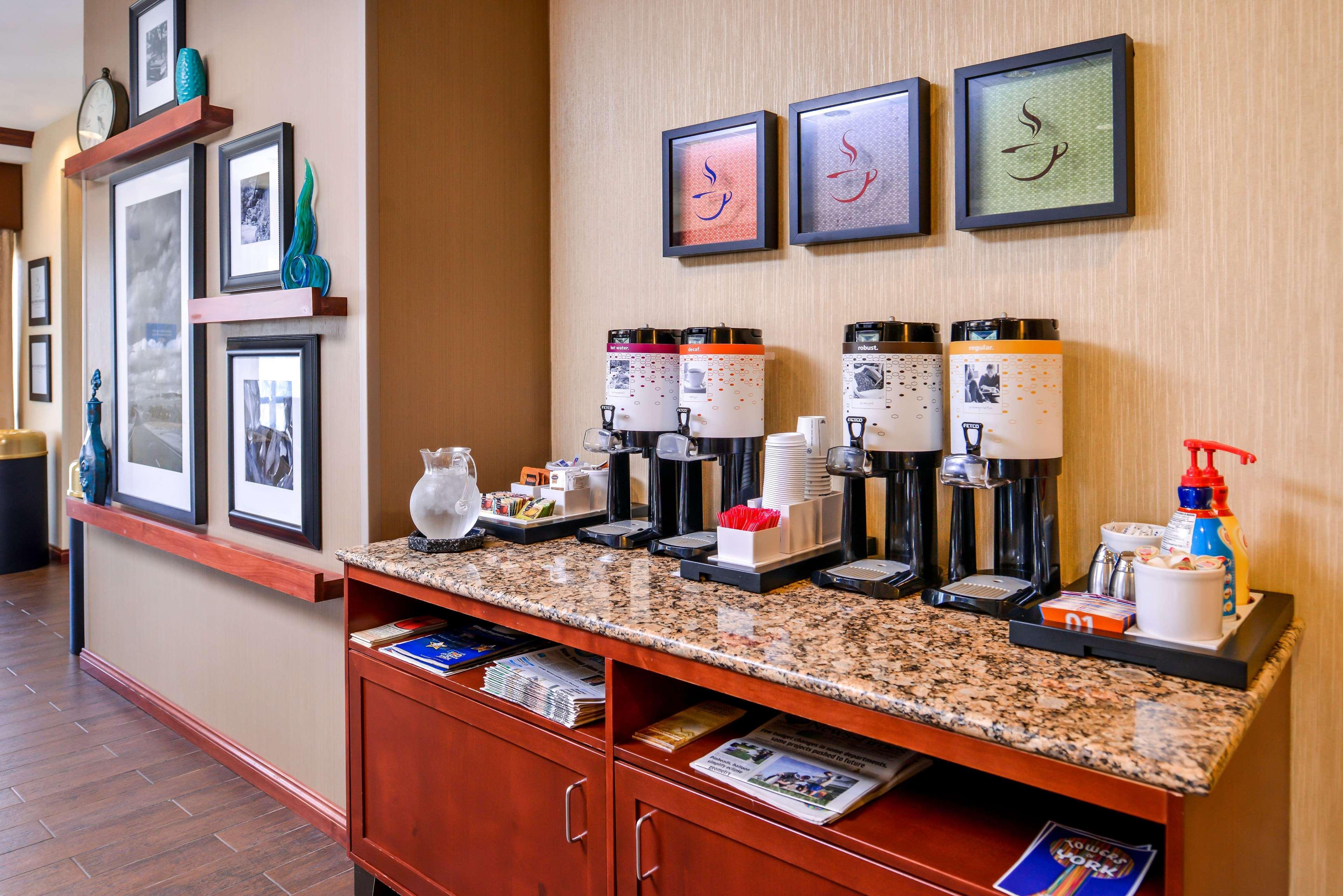 Hampton Inn York Extérieur photo