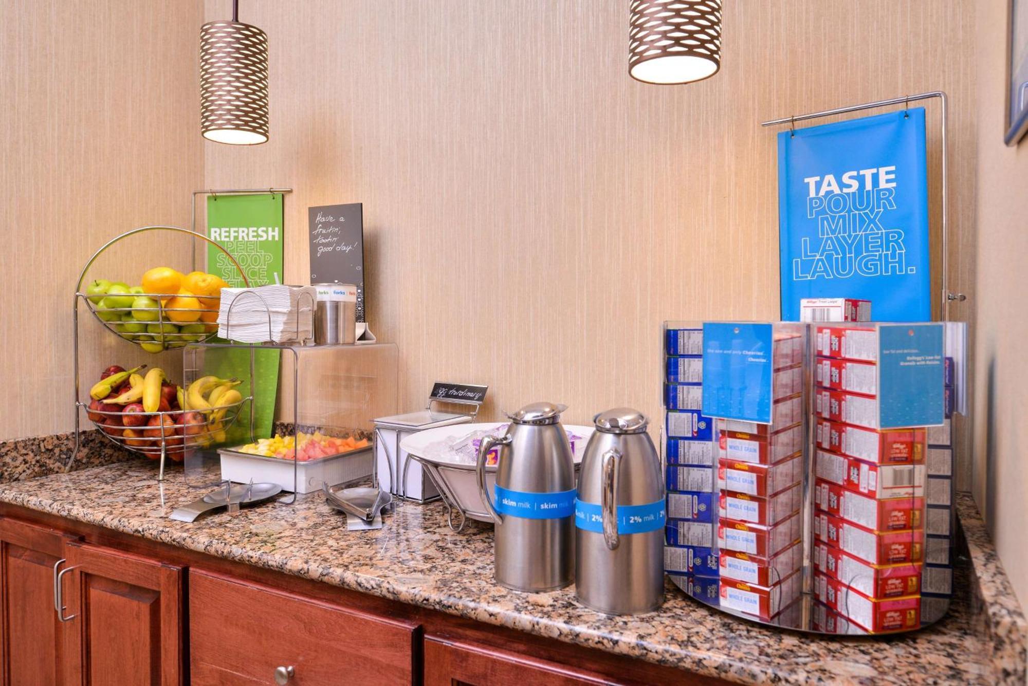 Hampton Inn York Extérieur photo